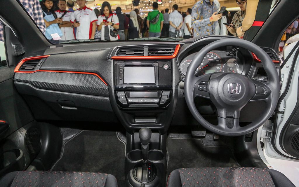 Khoang nội thất xe Honda Brio 2019
