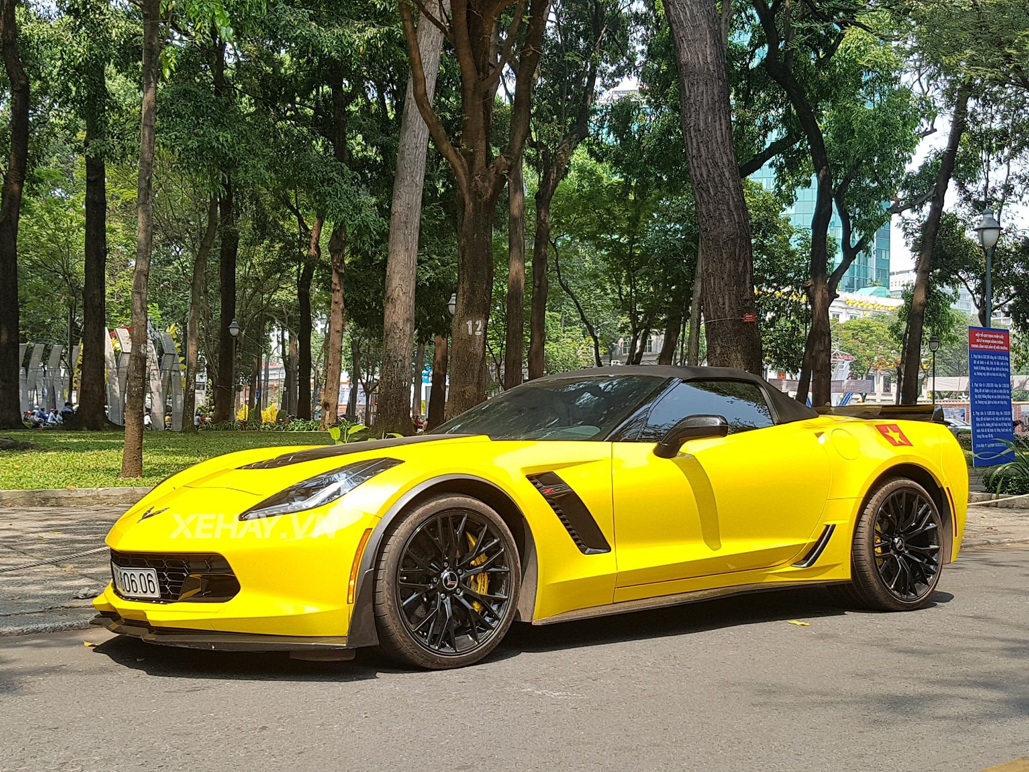 Chevrolet Corvette C7 Z06 Convertible màu vàng tái xuất ...