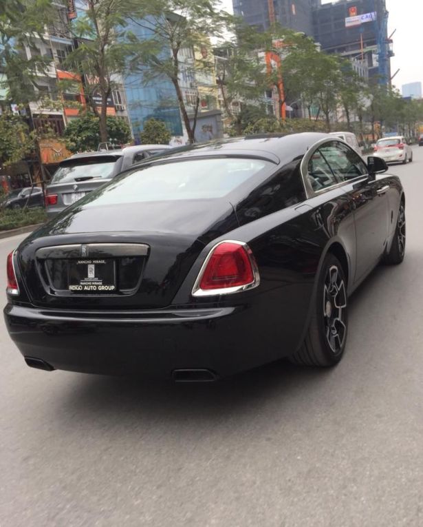 Cận cảnh Rolls-Royce Wraith Black Badge SIÊU XE Rolls-Royce Wraith Black Badge, GIÁ XE Rolls-Royce Wraith Black Badge, Rolls-Royce Wraith Black Badge GIÁ BAO NHIÊU,Rolls-Royce Wraith Black Badge VỀ VIỆT NAM Cận cảnh Rolls-Royce Wraith Black Badge SIÊU XE Rolls-Royce Wraith Black Badge, GIÁ XE Rolls-Royce Wraith Black Badge, Rolls-Royce Wraith Black Badge GIÁ BAO NHIÊU,Rolls-Royce Wraith Black Badge VỀ VIỆT NAM