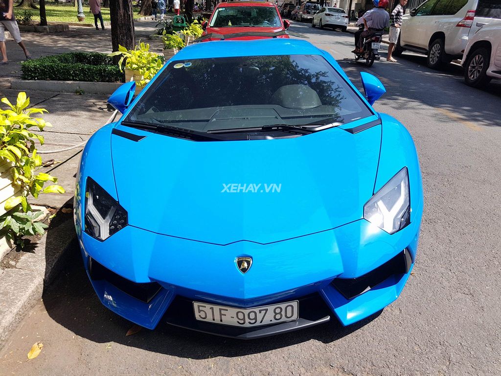 Lamborghini Aventador Blue Lemans độc nhất Việt Nam xuống phố ngày xuân