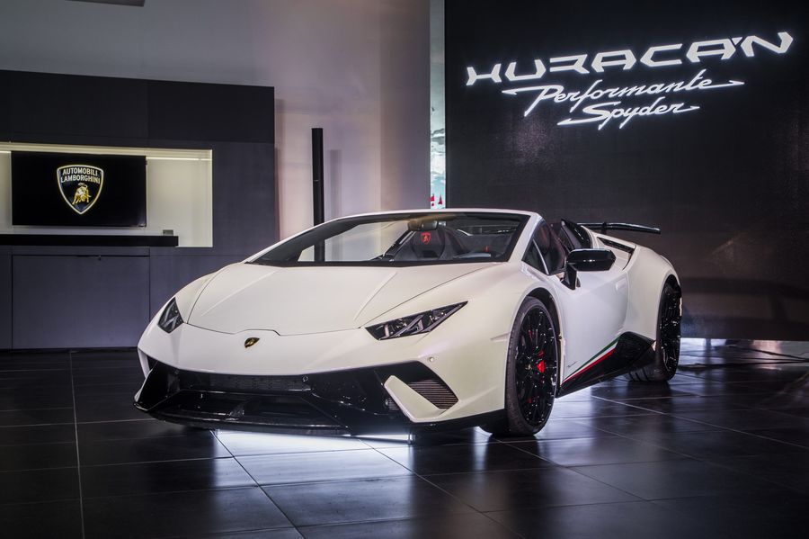 Lamborghini Huracan Performante Spyder hạ cánh tại đất Mỹ, với giá từ 7 tỷ  VNĐ