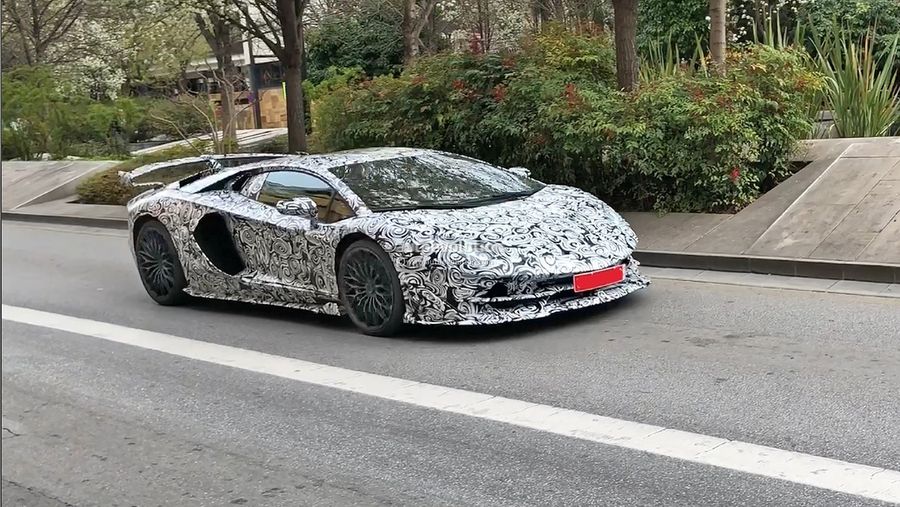 Lộ diện nguyên mẫu Lamborghini Aventador SV Jota với cánh gió lớn phía sau