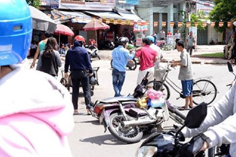 Káº¿t quáº£ hÃ¬nh áº£nh cho áº©u Äáº£ vÃ¬ va cháº¡m xe mÃ¡y