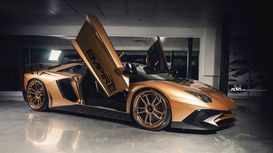 Ngắm siêu xe Lamborghini Aventador LP 750-4 SV Roadster sơn Matte Gold đặc  biệt tại Canada