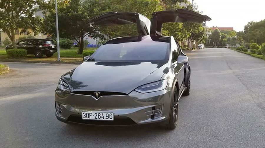 đại Gia Dương Kon Nâng Tầm Tesla Model X để Không Bị đụng