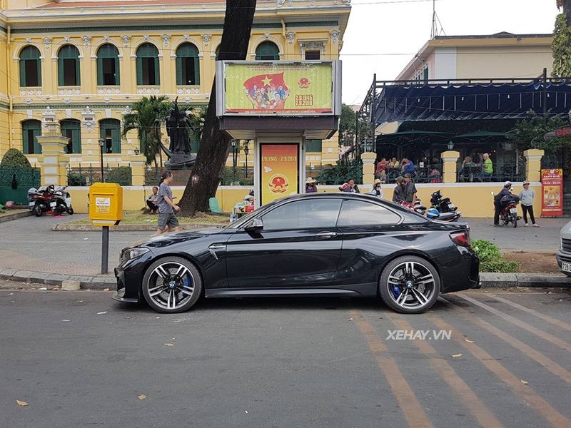  Saigón se encuentra con el misterioso BMW M2 Coupe negro brillante