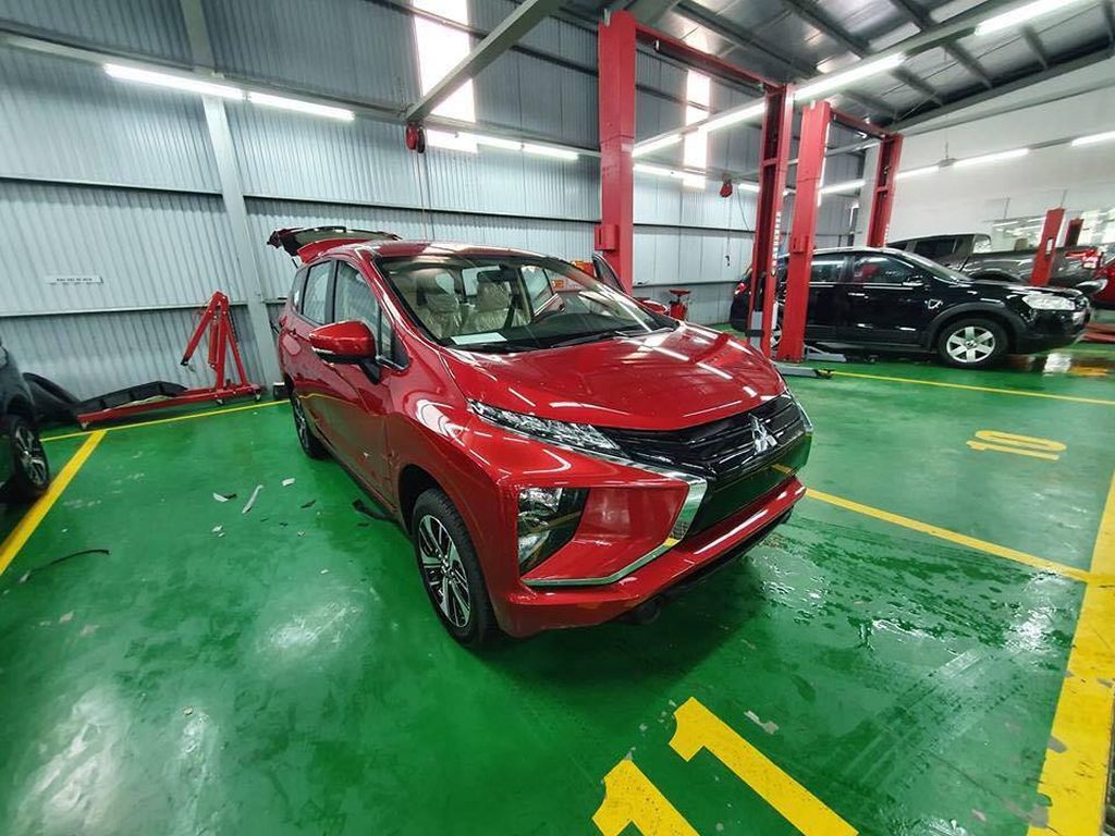 "Hàng nóng" Mitsubishi Xpander màu đỏ bất ngờ xuất hiện tại Việt Nam