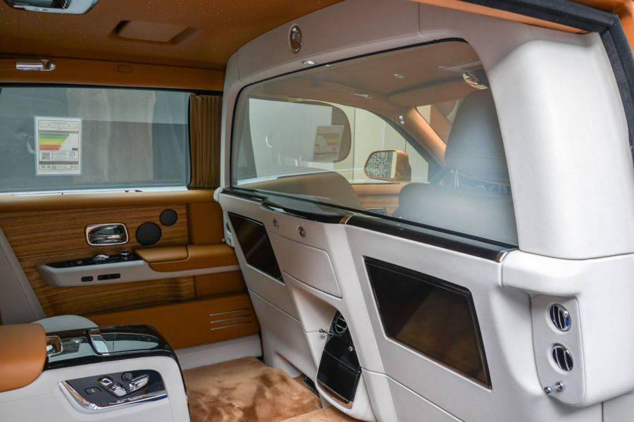 Rolls-Royce Phantom lắp vách ngăn đặc biệt, đảm bảo riêng tư tuyệt đối