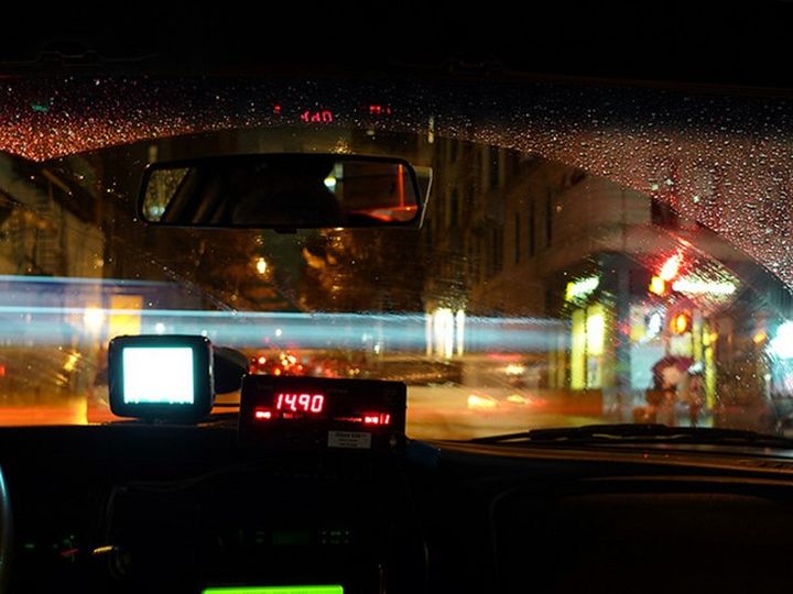 Bạn đang băn khoăn về việc sử dụng dịch vụ taxi ban đêm có an toàn hay không? Hãy xem hình ảnh về taxi ban đêm an toàn của chúng tôi để tìm hiểu về những tiêu chuẩn và quy trình bảo đảm sự an toàn của khách hàng và lái xe trong mọi trường hợp.