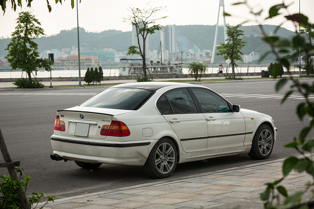 ĐÁNH GIÁ XE BMW 325i 2004  Giá trị của chất cơ khí
