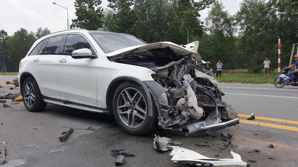 Nữ tài xế Mercedes khai gây tai nạn bởi đi giày cao gót  Hànộimới