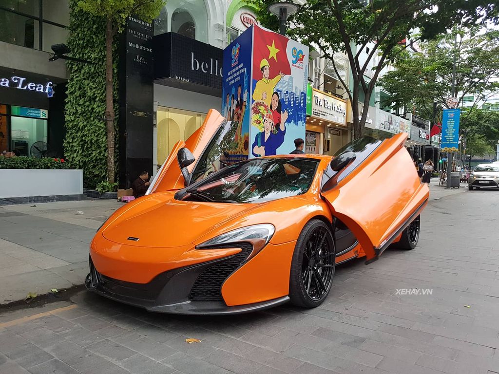 Cận cảnh chiếc McLaren 650S Spider thứ ba tại Việt Nam rực rỡ trên phố Sài Thành