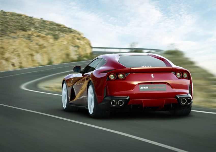 Một trong hai mẫu Ferrari sắp được vén màn là 812 Superfast Spider ?
