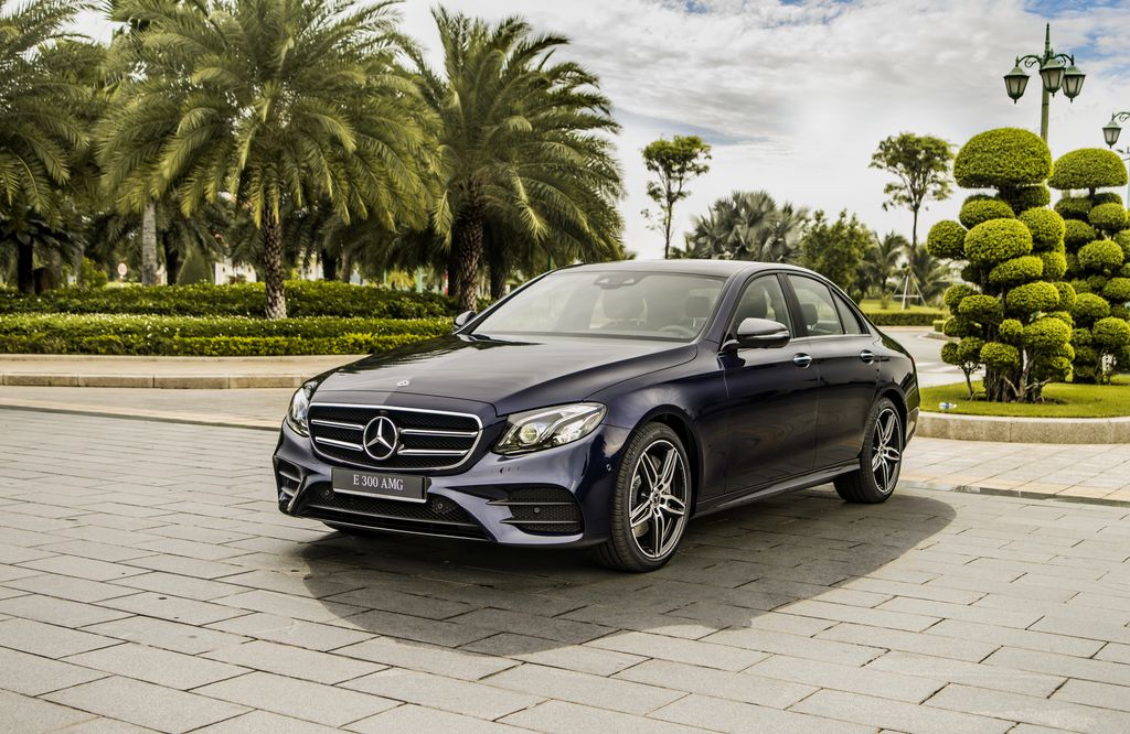 Mercedes-Benz Việt Nam chính thức giới thiệu E 300 AMG 2019, giá 2.833 ...
