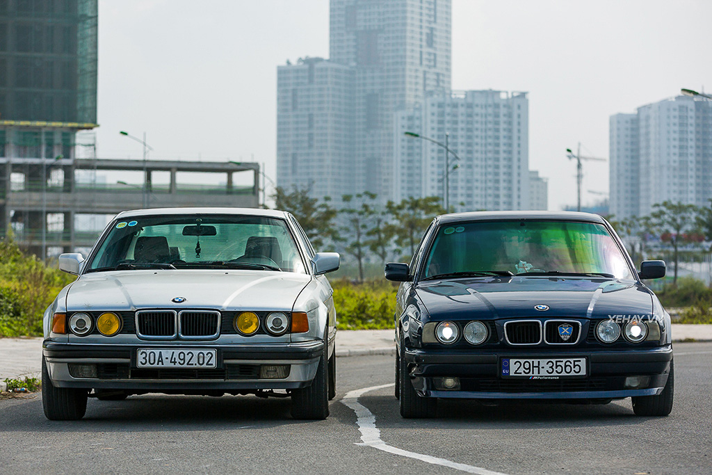 Chiếc BMW 525i song hành cùng một chiếc 730i có cùng tuổi đời