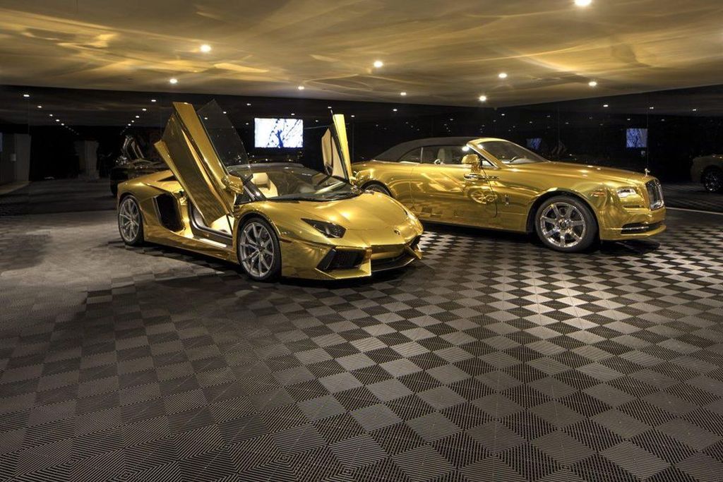 Aubameyang thuê thợ lột mạ vàng siêu xe Lamborghini Aventador