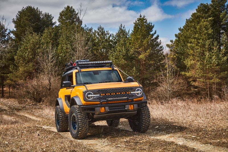 Ford Bronco 2021 trình làng, xứng đáng là đối thủ của Jeep Wrangler