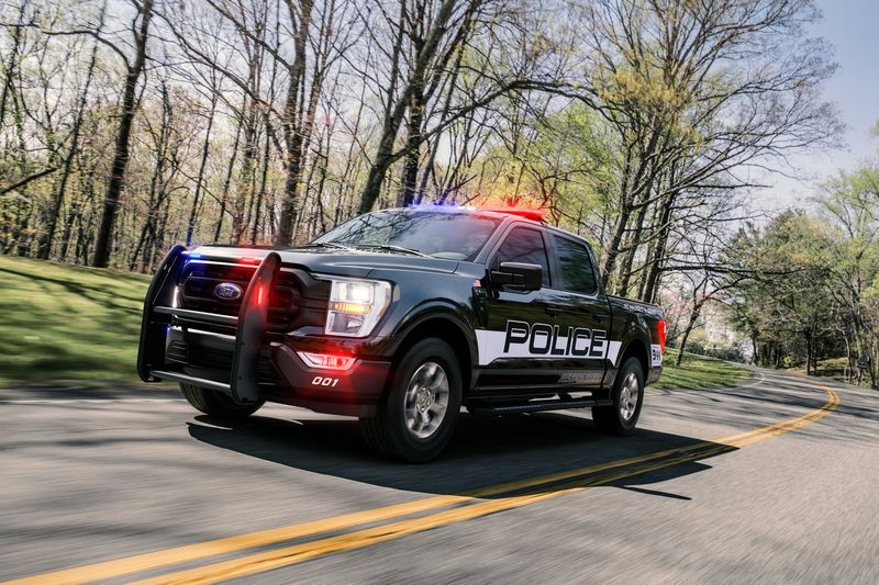 Ford F-150 phiên bản xe cảnh sát giá 1 tỷ VNĐ - Nỗi khiếp sợ mới của tội  phạm