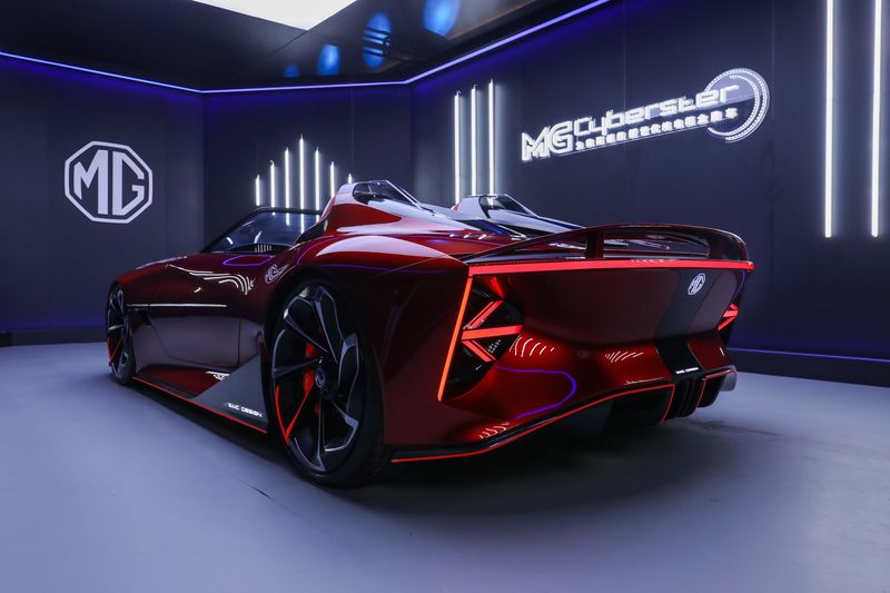 MG hé lộ diện mạo của siêu xe điện Cyberster Concept mới, có thể đi 800 km khi sạc đầy