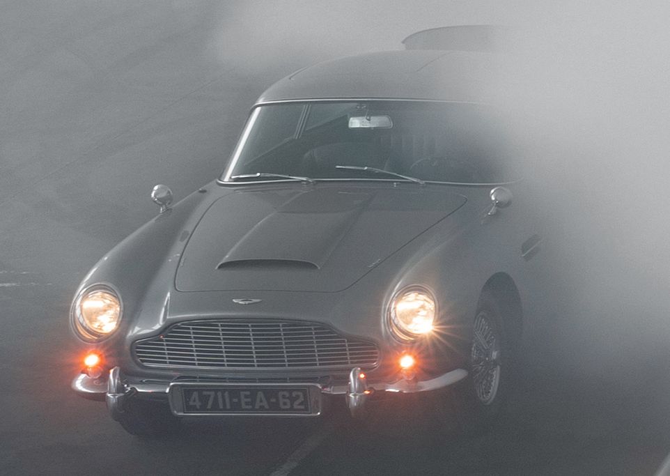 Aston Martin DB5 “của” James Bond được tìm thấy sau 25 năm bị đánh cắp