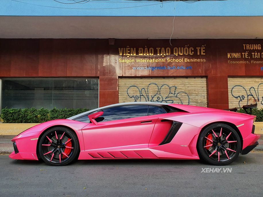 Cận cảnh siêu phẩm Lamborghini Aventador độ Novitec Torado sơn hồng cực lạ  tại Sài Gòn