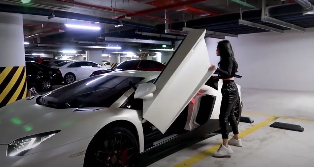 Hot Girl 9X Tậu Lamborghini Aventador Độ Độc Nhất Tại Việt Nam: Chủ Còn Đẹp  Hơn Cả Siêu Xe!