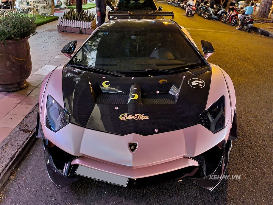 Bản độ Lamborghini Aventador duy nhất tại Việt Nam gây sốt với dàn áo 