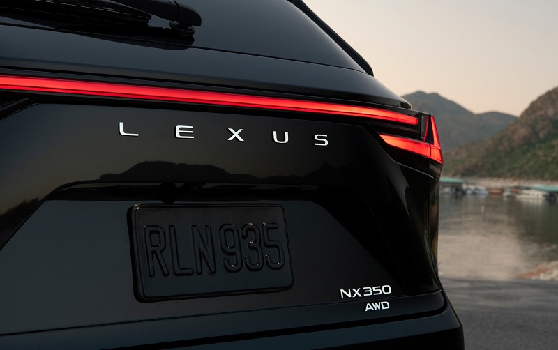 Lexus sẽ thay thế logo bằng các chữ cái ở phía sau đuôi xe