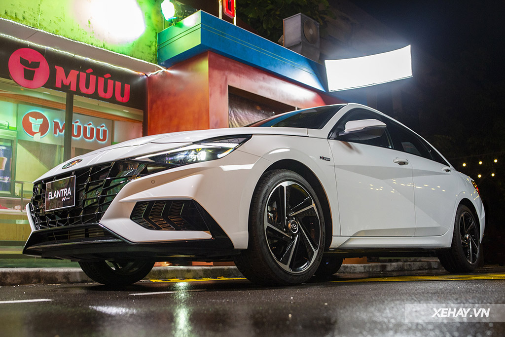 [ĐÁNH GIÁ XE] Hyundai Elantra 2022 N-line: Khi người Hàn quyết tâm làm xe đua