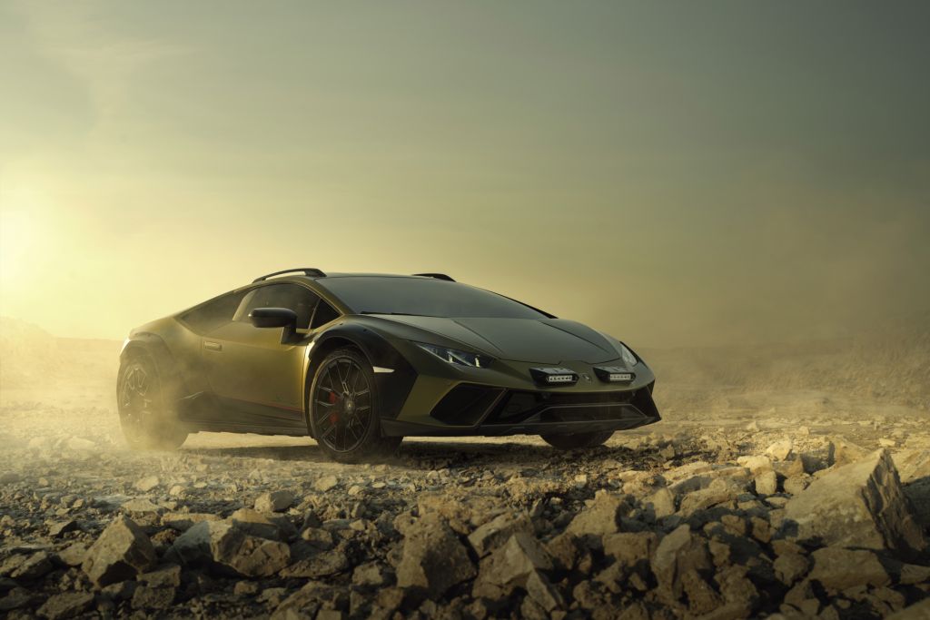 Xe Lamborghini Huracan Sterrato là một trong những chiếc siêu xe mạnh mẽ, thể thao và đầy phong cách của Lamborghini. Với thiết kế độc đáo và tốc độ siêu nhanh, chiếc Lamborghini Huracan Sterrato chắc chắn sẽ khiến bạn say đắm. Hãy đừng bỏ lỡ cơ hội để xem hình ảnh chiếc xe tuyệt vời này.