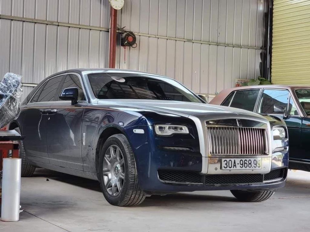 RollsRoyce Unveils Phantom Luxury Private Suite on Wheels