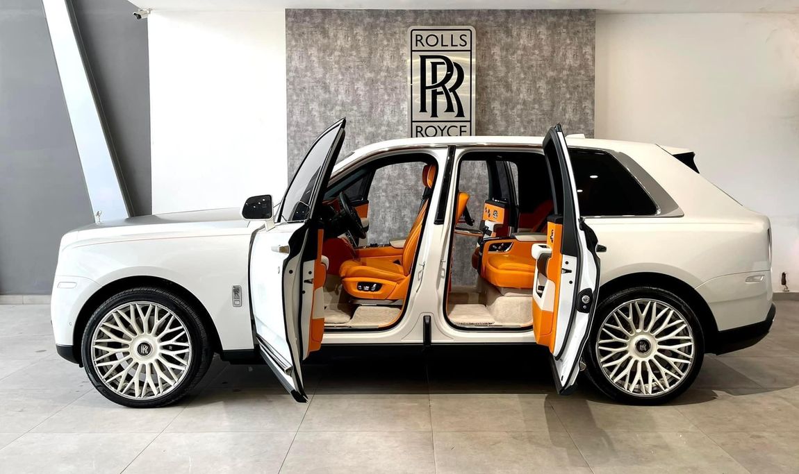 Chi tiết Rolls Royce Cullinan kèm giá bán 062023