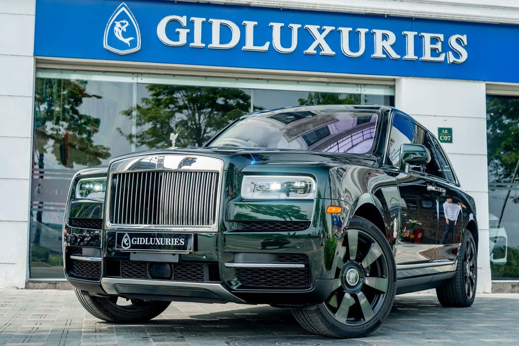 2021 RollsRoyce Cullinan Review Pricing and Specs