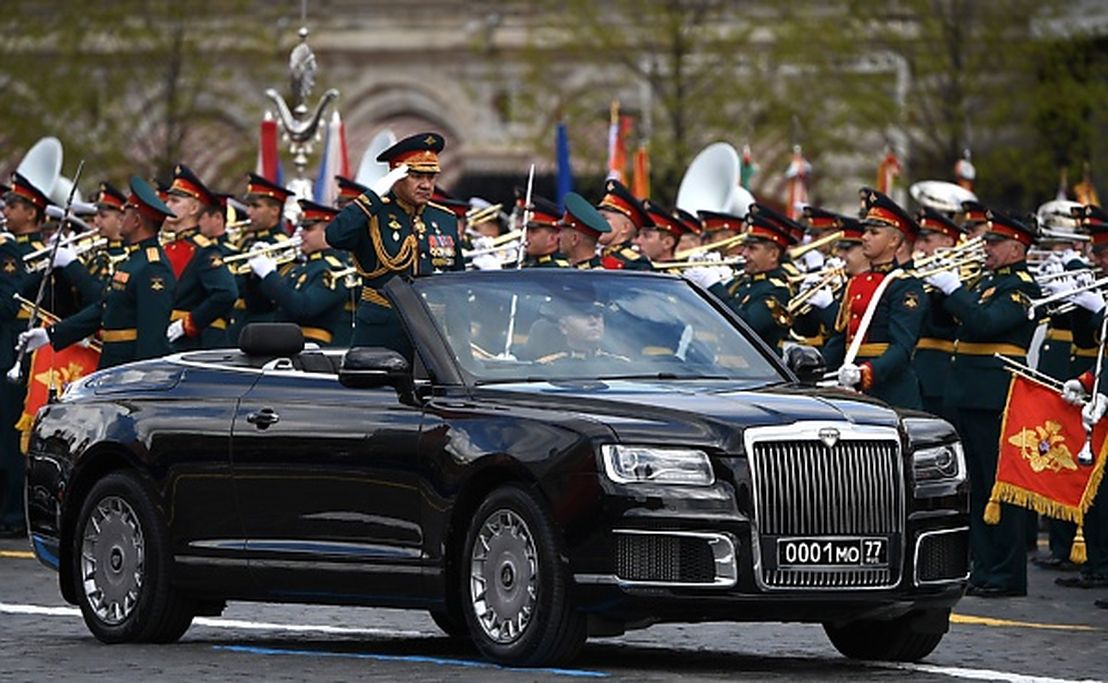 Soi siêu xe bọc thép chống đạn Aurus của tổng thống Nga Putin