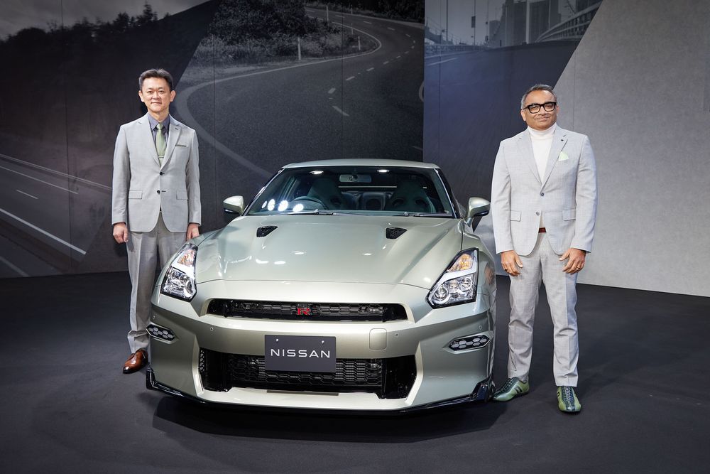 Nissan GT-R 2023 ra mắt với giá gần 3 tỷ VNĐ