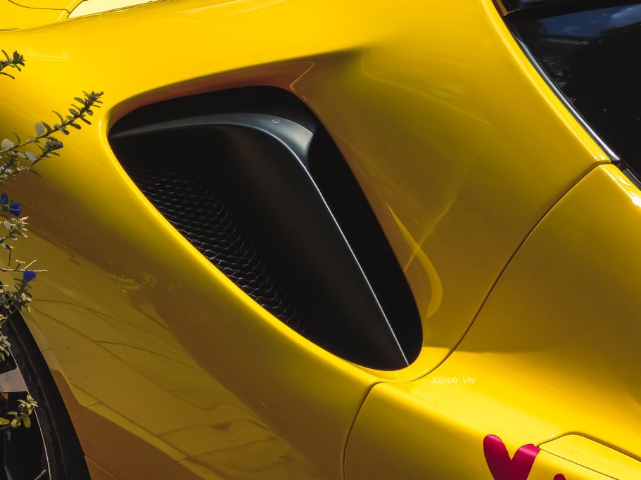 “Giáp mặt” siêu phẩm Ferrari SF90 Stradale hơn 40 tỷ đồng của đại gia Hoàng Kim Khánh