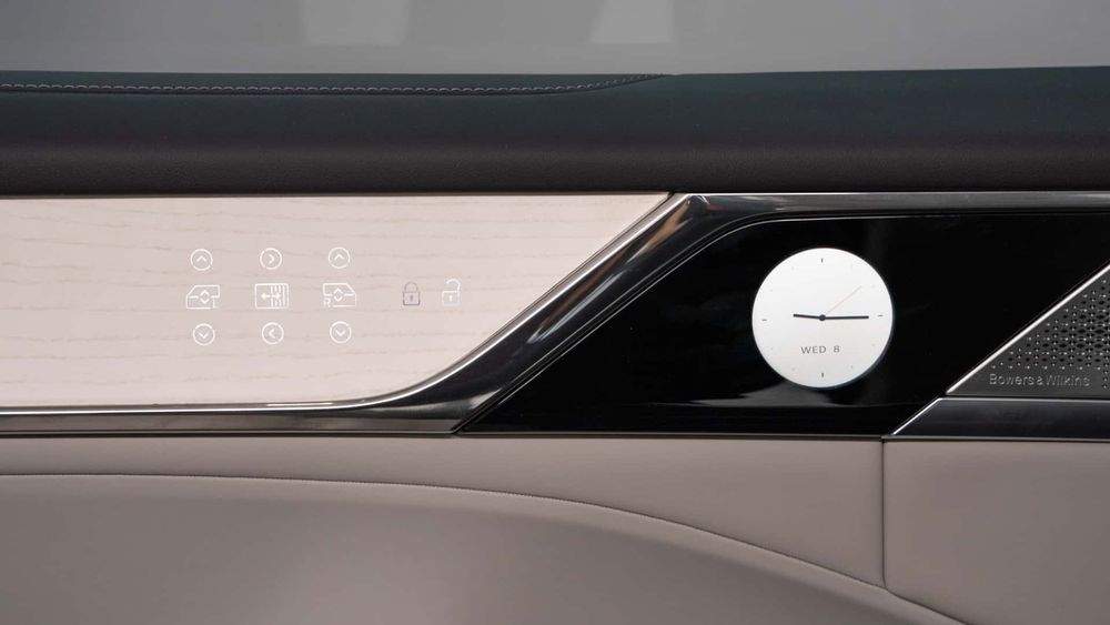 EM90 – MPV điện đầu tiên của Volvo ra mắt: Một lần sạc đi được 738 km, giá 2,75 tỷ VNĐ