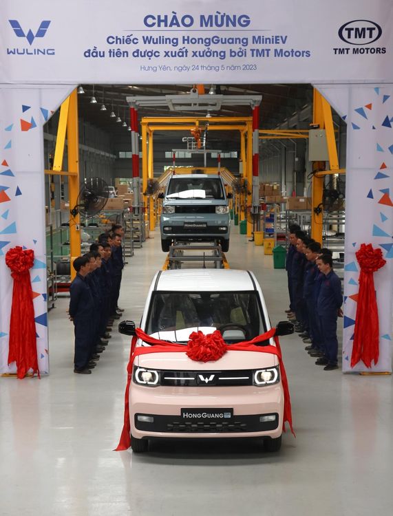 Chiếc Wuling HongGuang MiniEV đầu tiên xuất xưởng tại Việt Nam