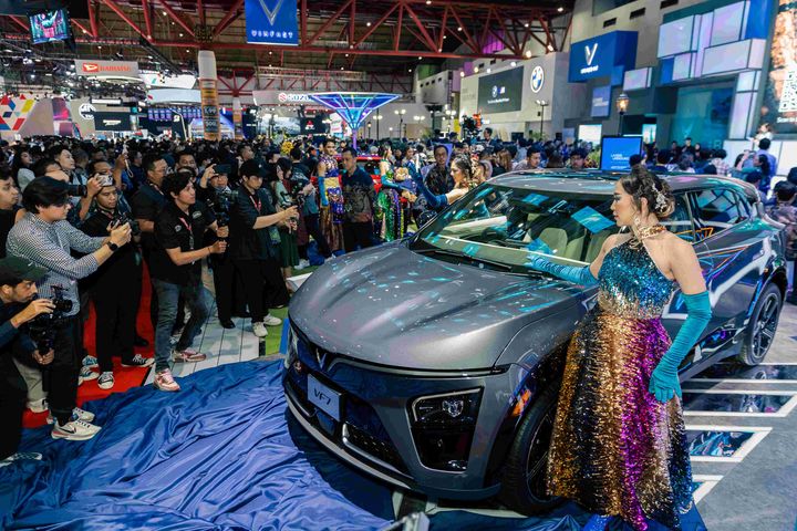 VinFast lần đầu tiên giới thiệu đến thị trường Indonesia dải xe điện tay lái nghịch