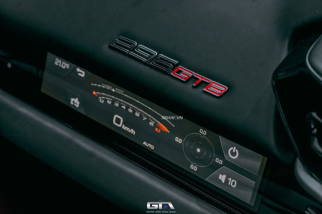 TPHCM: Chiêm ngưỡng Ferrari 296 GTB trong “bộ áo” cực độc