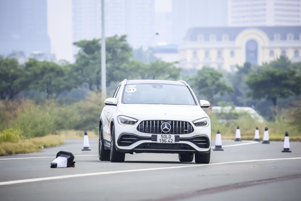 Mercedes-Benz Việt Nam tổ chức chuỗi sự kiện lái thử xe trong 2 tháng