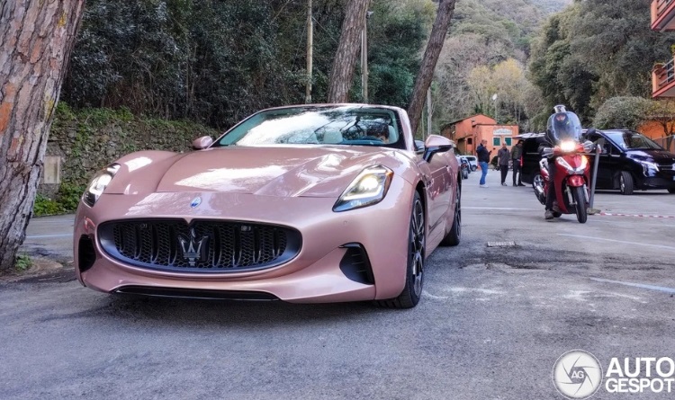 Maserati GranCabrio Folgore bản mui trần bất ngờ lộ diện trước thềm ra mắt