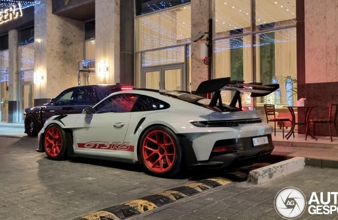 Cận cảnh chiếc Porsche 911 GT3 RS mang biển số có giá trị gấp 19 chiếc xe