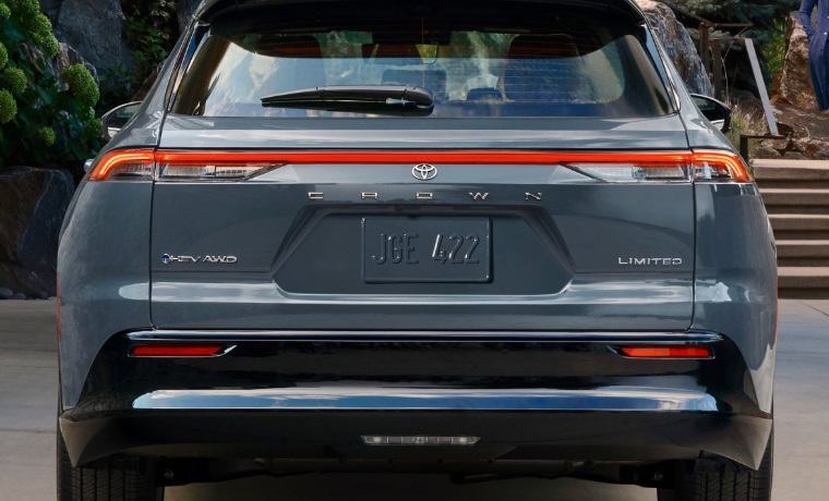 Toyota Crown Signia 2024 chính thức chốt giá từ 1,14 tỷ VNĐ: Đối thủ mới cạnh tranh Hyundai Santa Fe