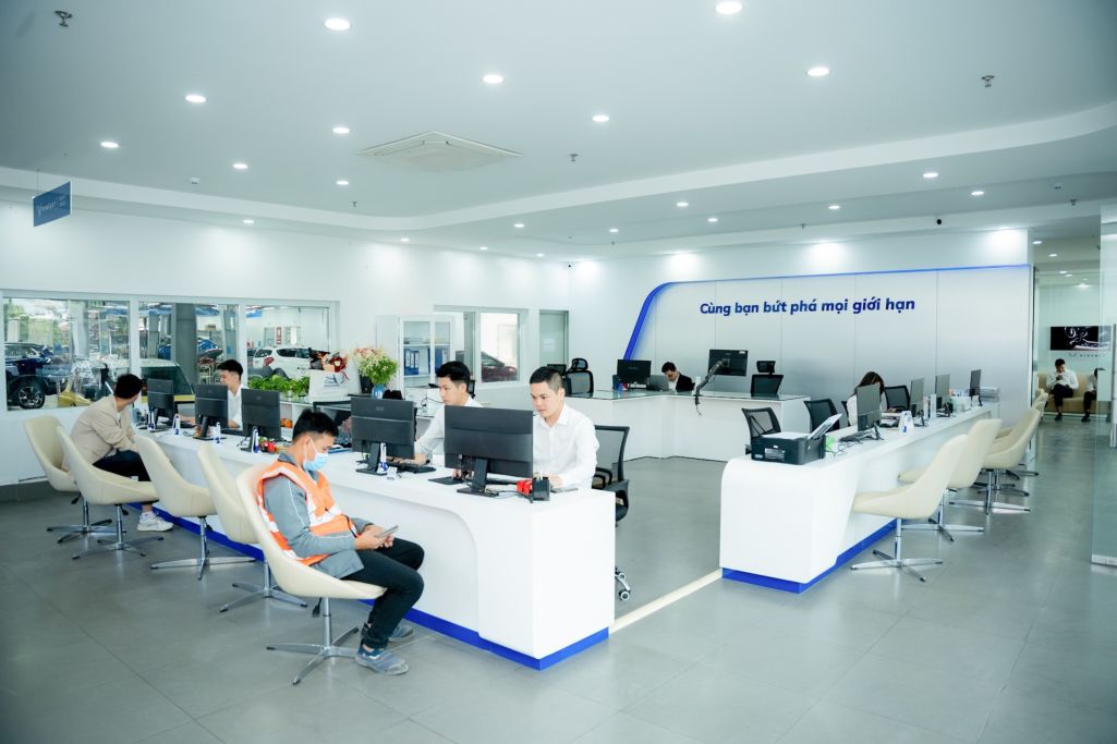 VinFast khai trương xưởng dịch vụ thứ 350 - Sở hữu mạng lưới hậu mãi lớn nhất Việt Nam Xehay Vf%20xuong%20dich%20vu 011225 3