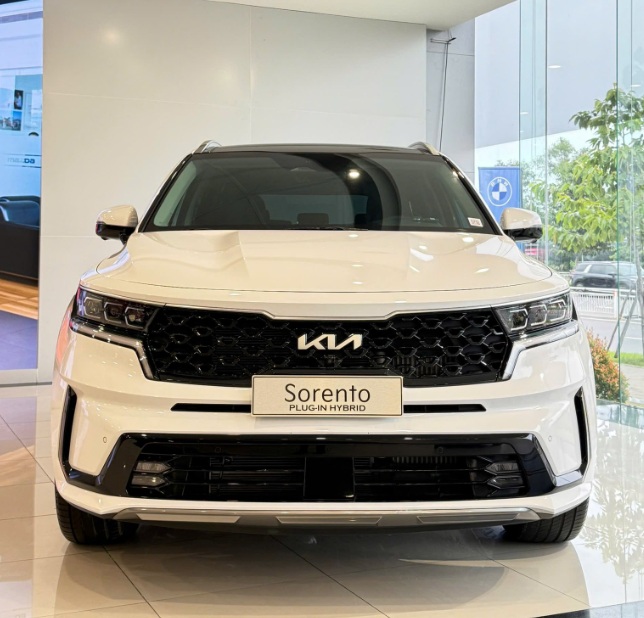 Kia Sorento VIN 2025 ưu đãi mạnh, giá chỉ còn từ 879 triệu đồng