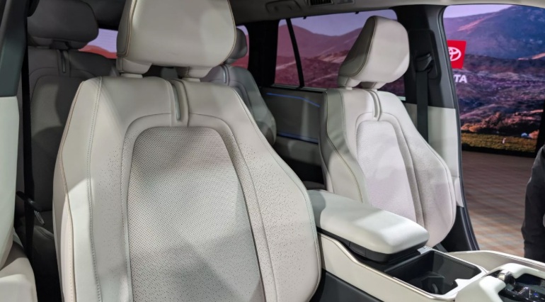 Xehay Toyota%20Highlander%202027%20ra%20mat 110226 4