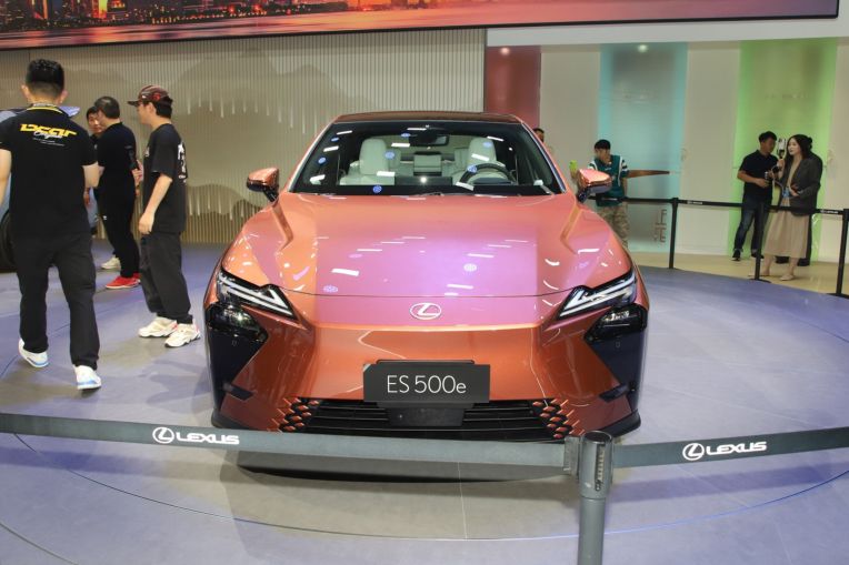 Xehay Lexus%20ES%20500h 290426 1