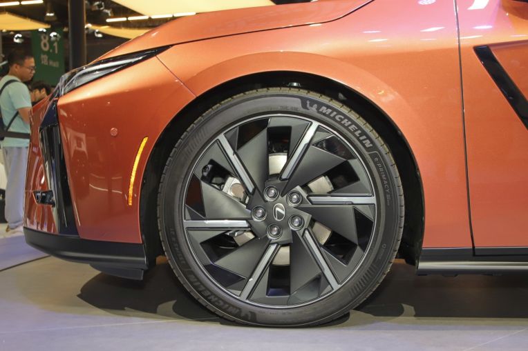 Xehay Lexus%20ES%20500h 290426 2