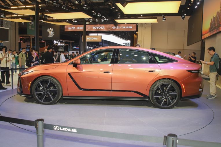 Xehay Lexus%20ES%20500h 290426 5